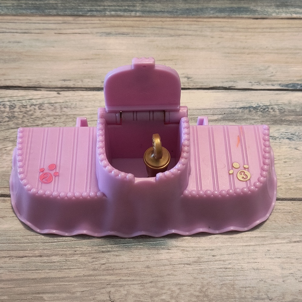 ✨ Littlest Pet Shop (LPS) Accessories Lot – Pet Bed, Carrier, Playset Pieces ✨ - Picture 5 of 10